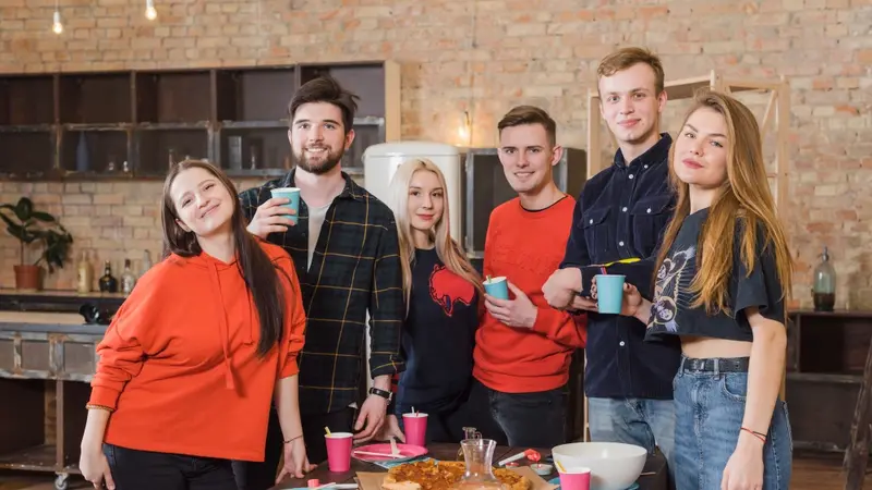 Meet The team Theweeklyspooncom